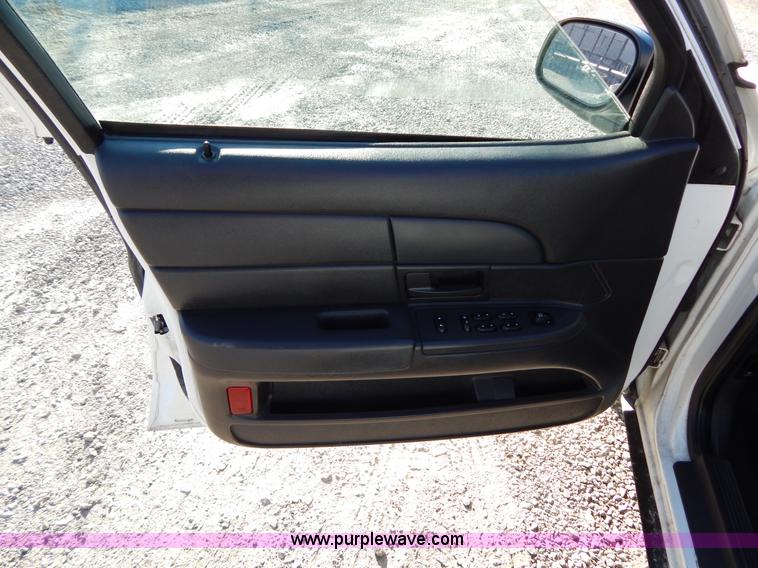 image for item I1181 2005 Ford Crown Victoria Police Interceptor