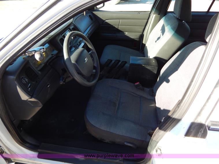 image for item I1181 2005 Ford Crown Victoria Police Interceptor