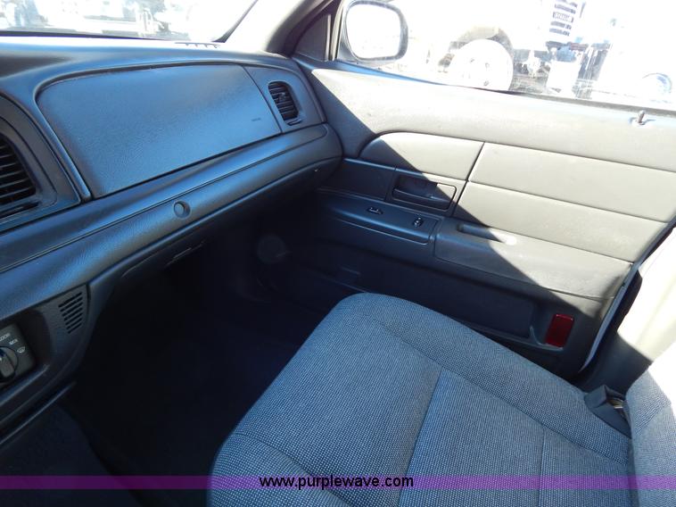 image for item I1181 2005 Ford Crown Victoria Police Interceptor