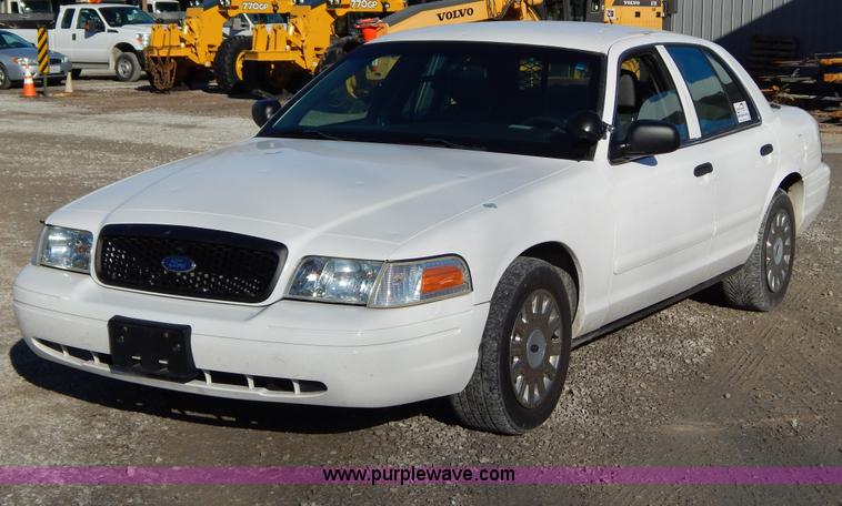 image for item I1182 2005 Ford Crown Victoria Police Interceptor