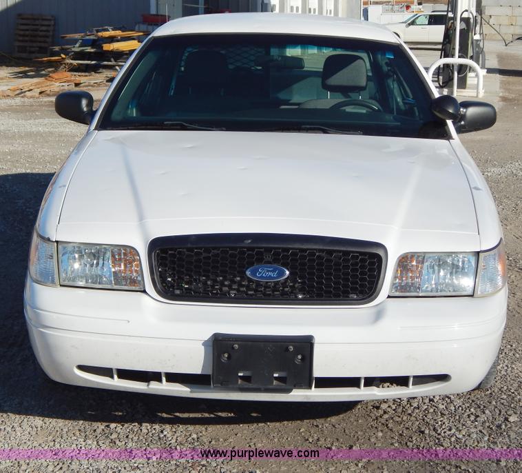 image for item I1182 2005 Ford Crown Victoria Police Interceptor