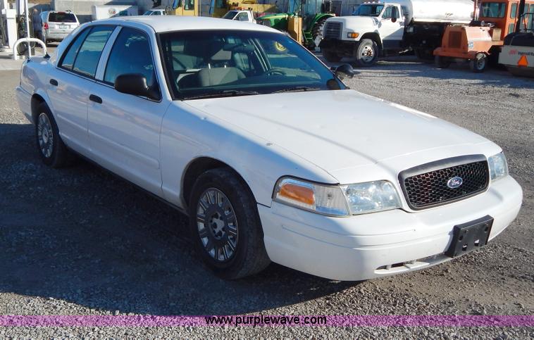 image for item I1182 2005 Ford Crown Victoria Police Interceptor