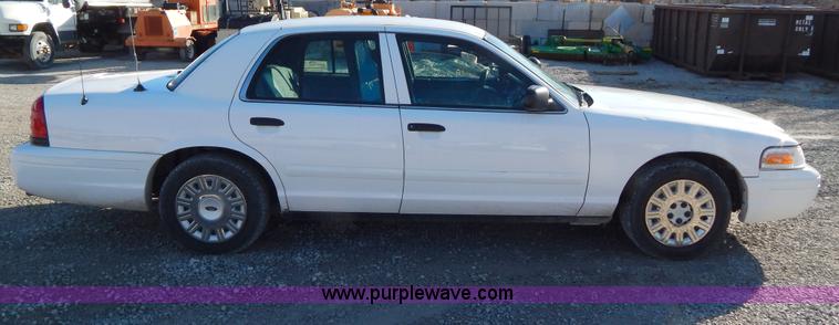 image for item I1182 2005 Ford Crown Victoria Police Interceptor