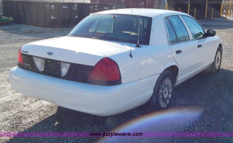 image for item I1182 2005 Ford Crown Victoria Police Interceptor