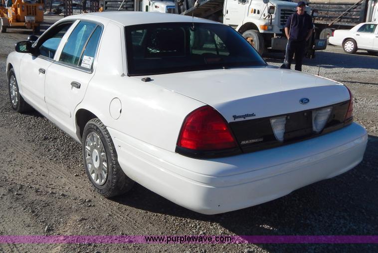 image for item I1182 2005 Ford Crown Victoria Police Interceptor