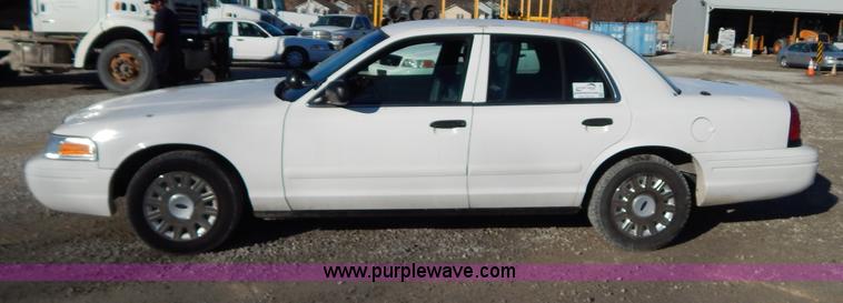 image for item I1182 2005 Ford Crown Victoria Police Interceptor