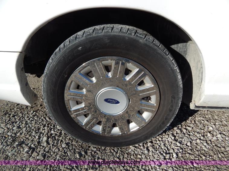 image for item I1182 2005 Ford Crown Victoria Police Interceptor