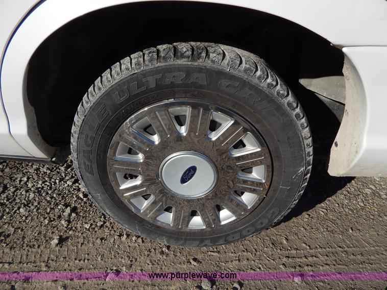 image for item I1182 2005 Ford Crown Victoria Police Interceptor