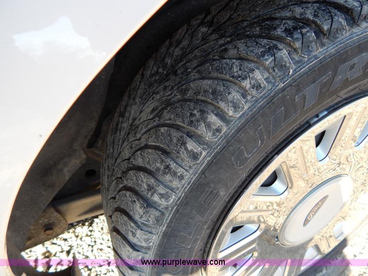 image for item I1182 2005 Ford Crown Victoria Police Interceptor