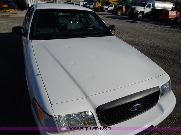 image for item I1182 2005 Ford Crown Victoria Police Interceptor
