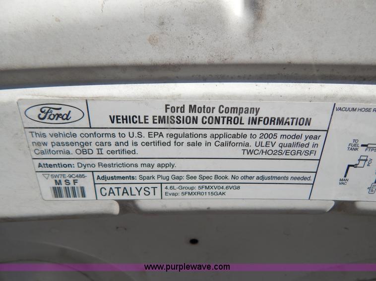 image for item I1182 2005 Ford Crown Victoria Police Interceptor