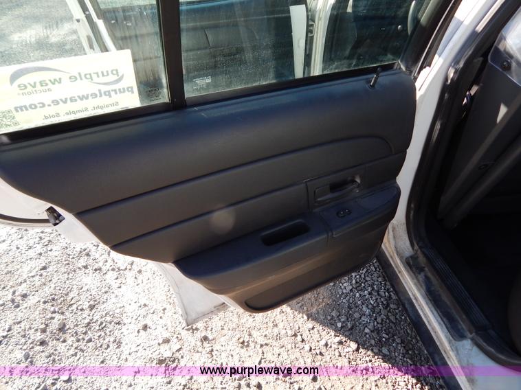 image for item I1182 2005 Ford Crown Victoria Police Interceptor