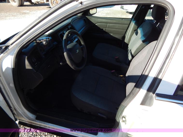 image for item I1182 2005 Ford Crown Victoria Police Interceptor
