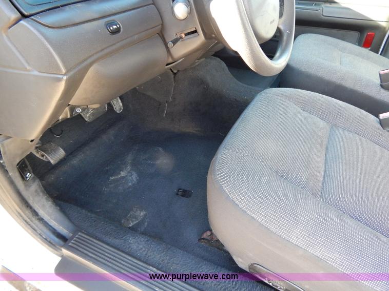 image for item I1182 2005 Ford Crown Victoria Police Interceptor