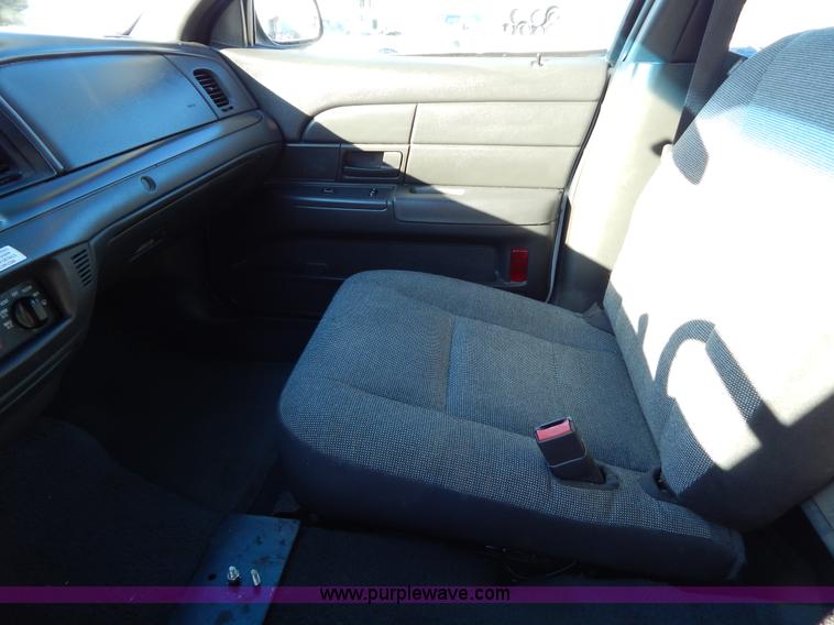image for item I1182 2005 Ford Crown Victoria Police Interceptor