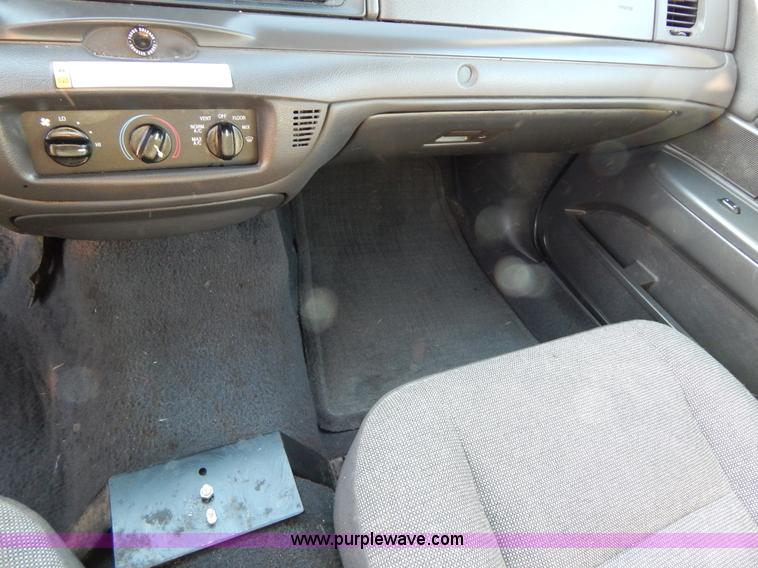 image for item I1182 2005 Ford Crown Victoria Police Interceptor