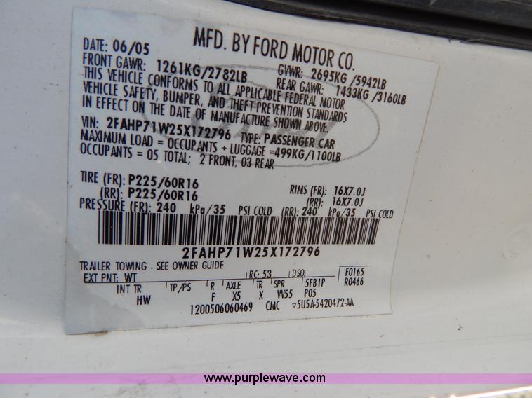 image for item I1182 2005 Ford Crown Victoria Police Interceptor