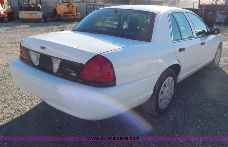 image for item I1183 2009 Ford Crown Victoria Police Interceptor