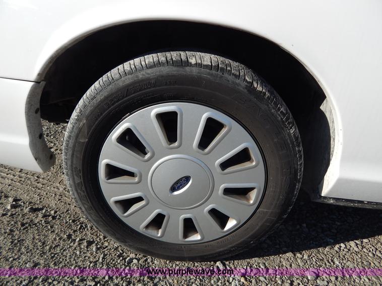 image for item I1183 2009 Ford Crown Victoria Police Interceptor