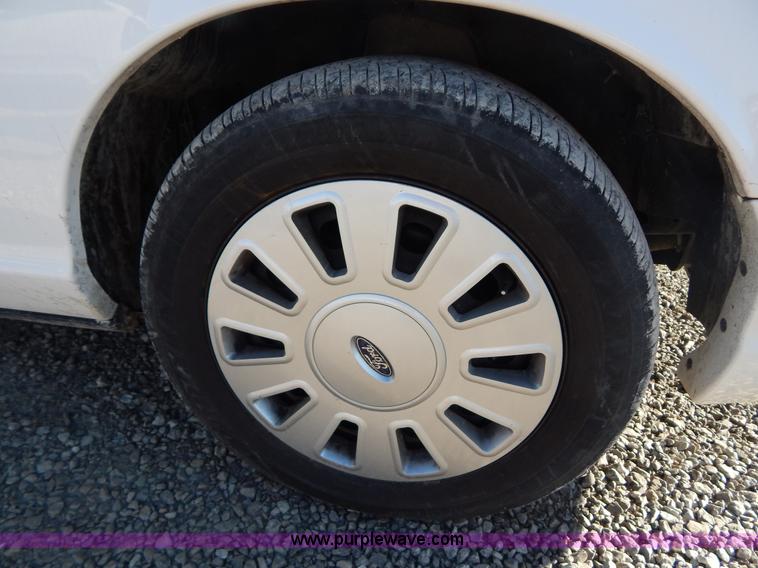 image for item I1183 2009 Ford Crown Victoria Police Interceptor