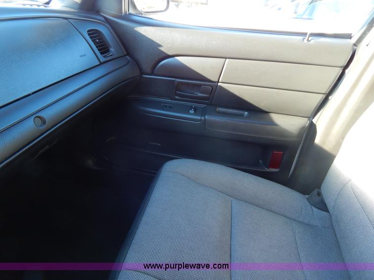 image for item I1183 2009 Ford Crown Victoria Police Interceptor
