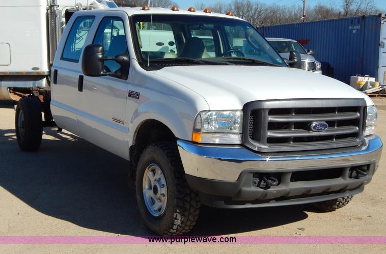image for item I1195 2004 Ford F350 pickup truck cab and chassis