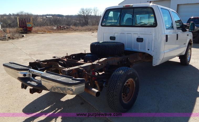 image for item I1195 2004 Ford F350 pickup truck cab and chassis