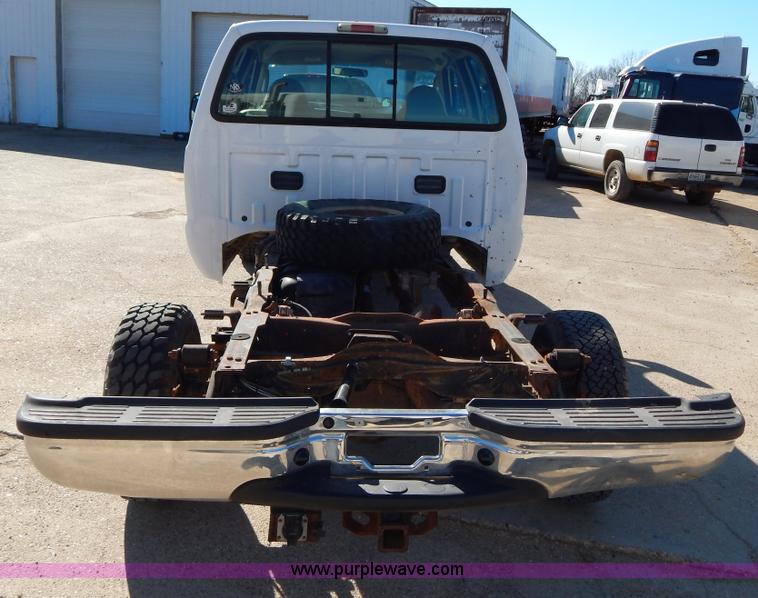 image for item I1195 2004 Ford F350 pickup truck cab and chassis
