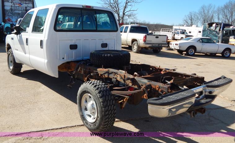 image for item I1195 2004 Ford F350 pickup truck cab and chassis