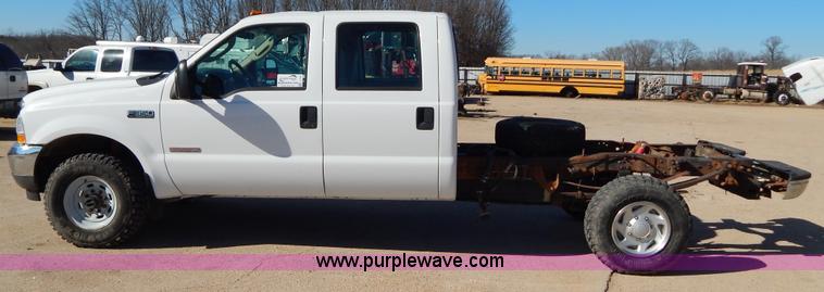 image for item I1195 2004 Ford F350 pickup truck cab and chassis