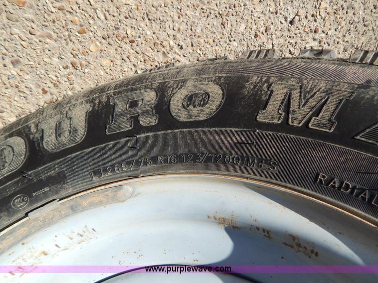 image for item I1195 2004 Ford F350 pickup truck cab and chassis