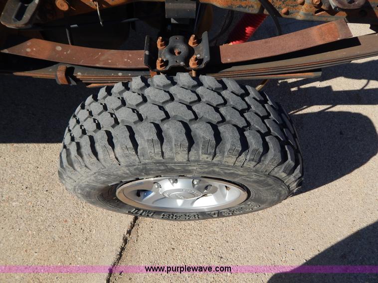 image for item I1195 2004 Ford F350 pickup truck cab and chassis