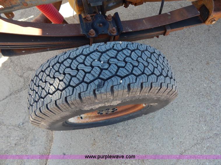 image for item I1195 2004 Ford F350 pickup truck cab and chassis