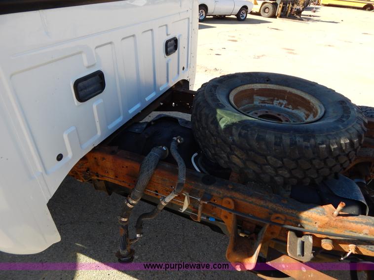 image for item I1195 2004 Ford F350 pickup truck cab and chassis