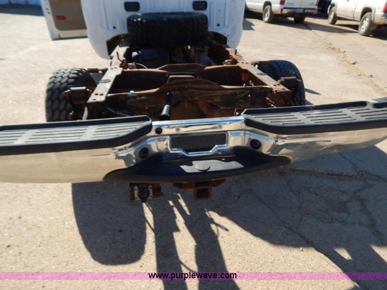 image for item I1195 2004 Ford F350 pickup truck cab and chassis