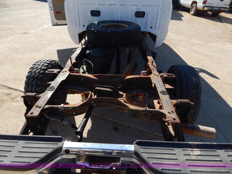 image for item I1195 2004 Ford F350 pickup truck cab and chassis