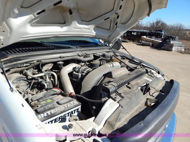 image for item I1195 2004 Ford F350 pickup truck cab and chassis