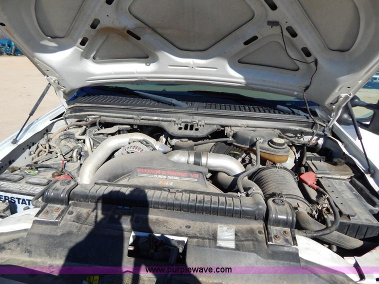 image for item I1195 2004 Ford F350 pickup truck cab and chassis