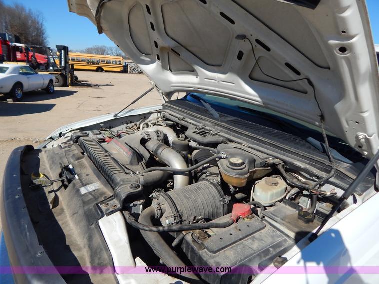 image for item I1195 2004 Ford F350 pickup truck cab and chassis