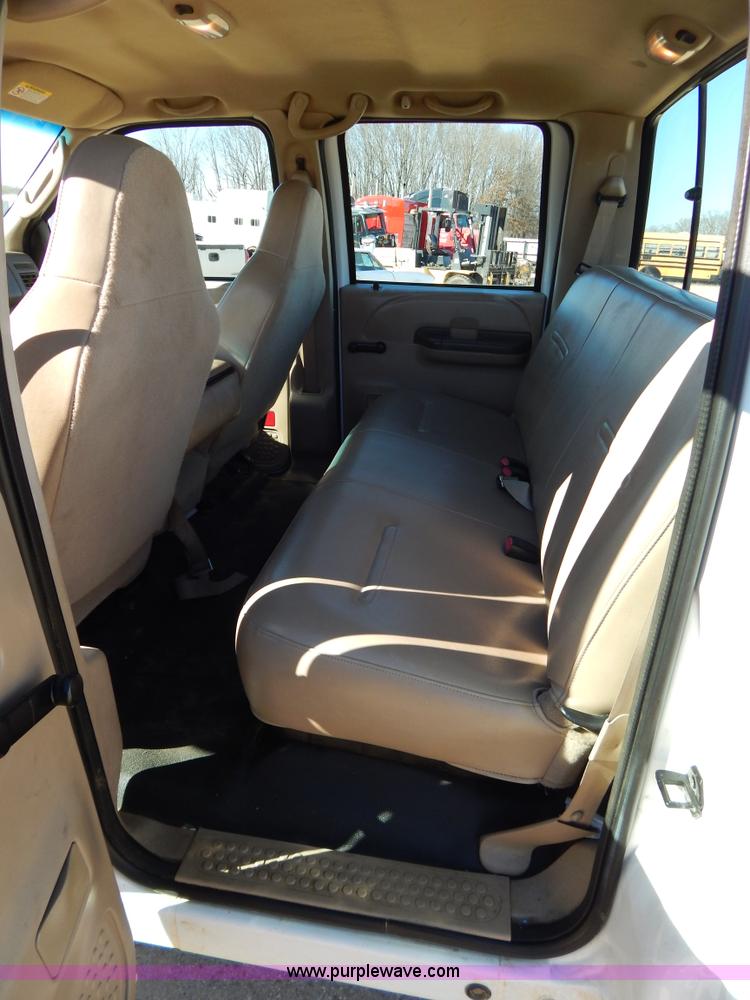 image for item I1195 2004 Ford F350 pickup truck cab and chassis