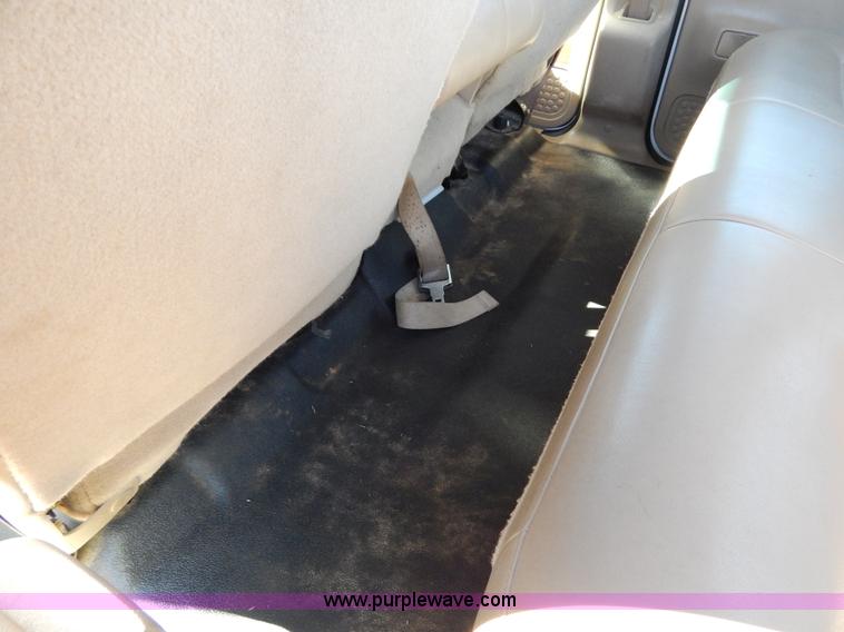 image for item I1195 2004 Ford F350 pickup truck cab and chassis