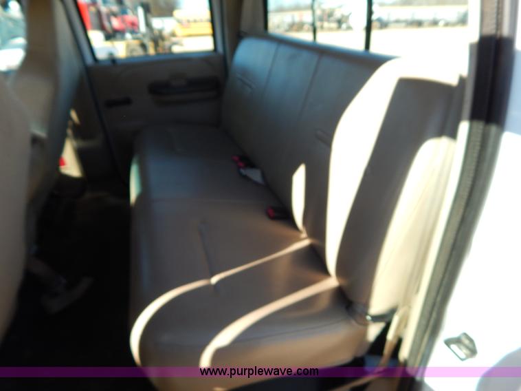 image for item I1195 2004 Ford F350 pickup truck cab and chassis