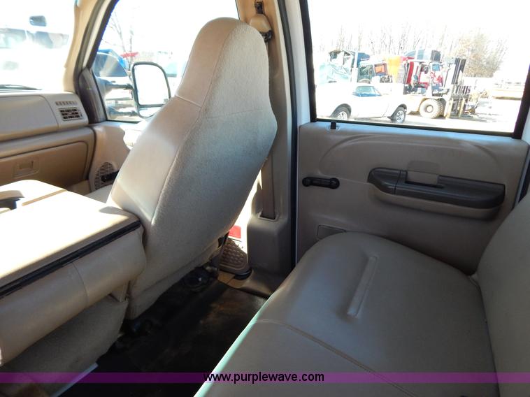 image for item I1195 2004 Ford F350 pickup truck cab and chassis