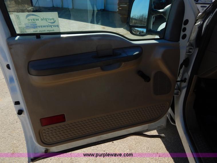 image for item I1195 2004 Ford F350 pickup truck cab and chassis