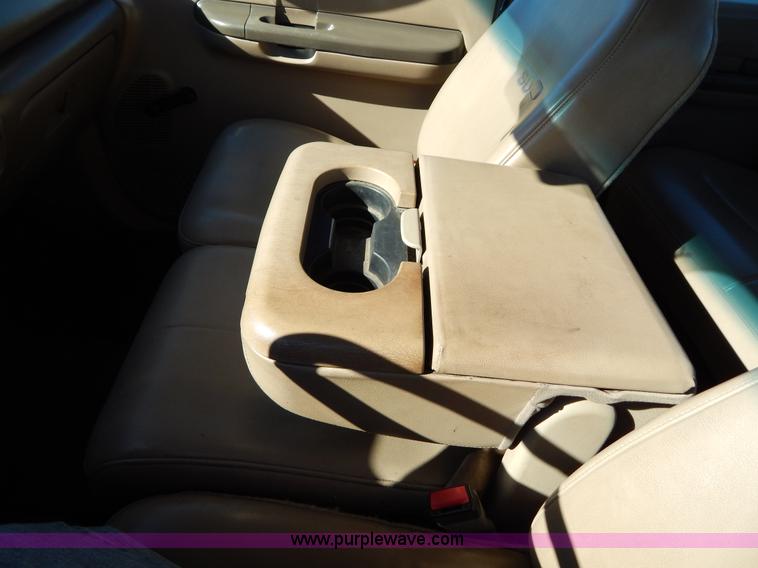 image for item I1195 2004 Ford F350 pickup truck cab and chassis