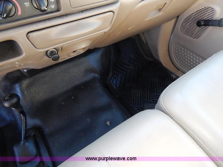 image for item I1195 2004 Ford F350 pickup truck cab and chassis