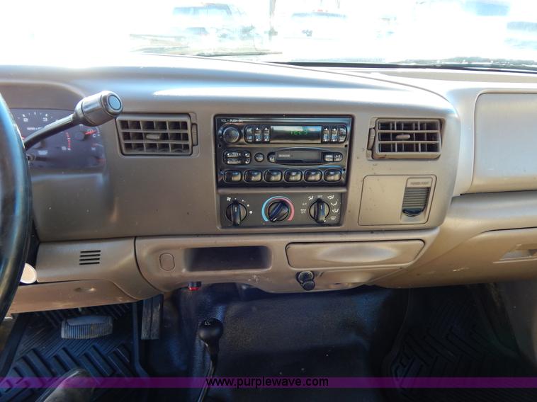 image for item I1195 2004 Ford F350 pickup truck cab and chassis