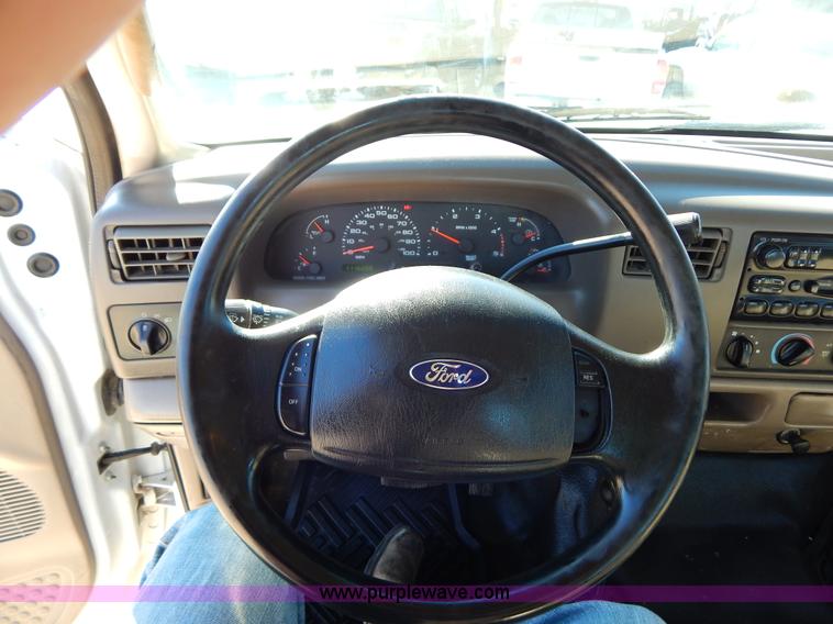 image for item I1195 2004 Ford F350 pickup truck cab and chassis