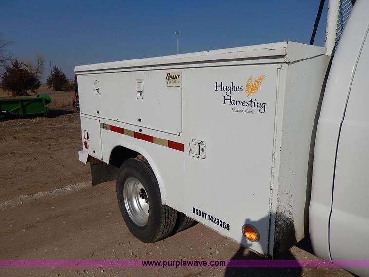 image for item I9364 1999 Ford F350 Super Duty utility truck