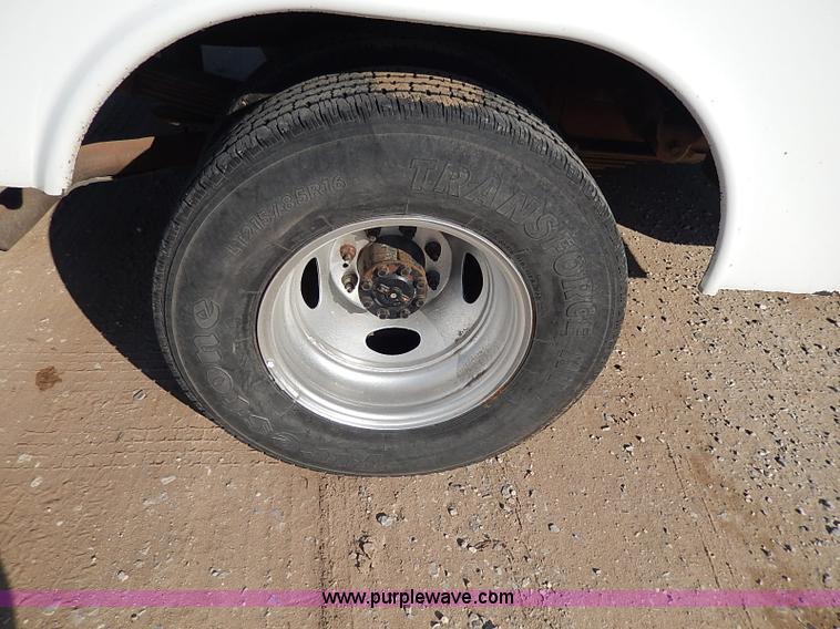 image for item I9364 1999 Ford F350 Super Duty utility truck